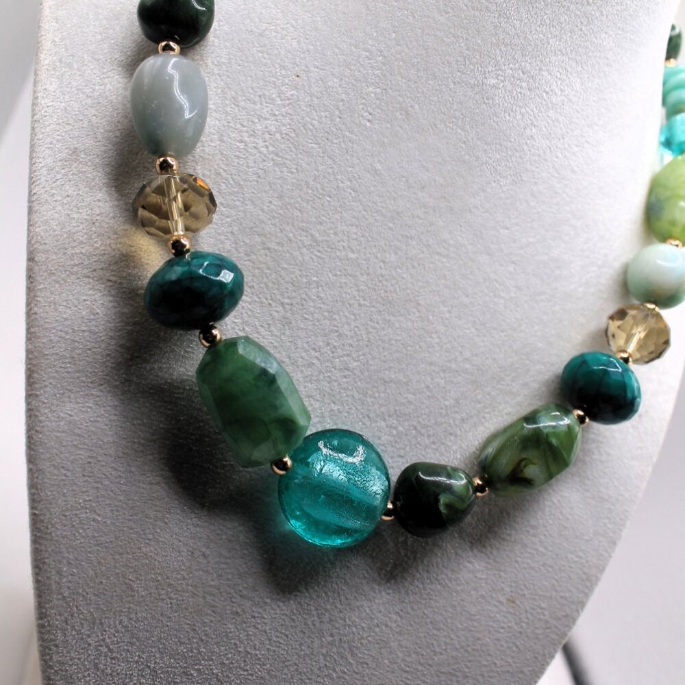 Avon Green Goddess Necklace NIB - Picture 2 of 5